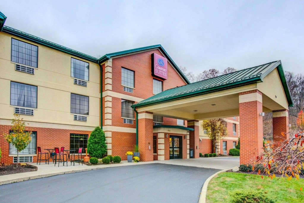 photo 1 of Comfort Suites Pittsburgh Airport