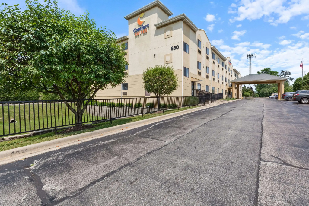 photo 1 of Comfort Suites Lombard - Addison