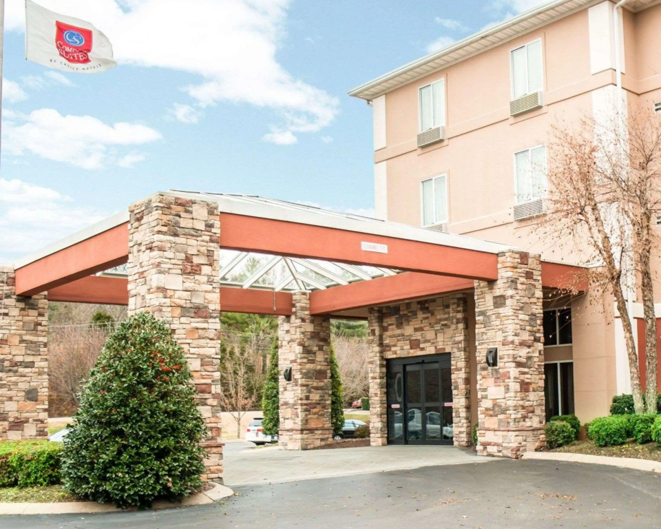 photo 1 of Comfort Suites Nashville Airport - BNA