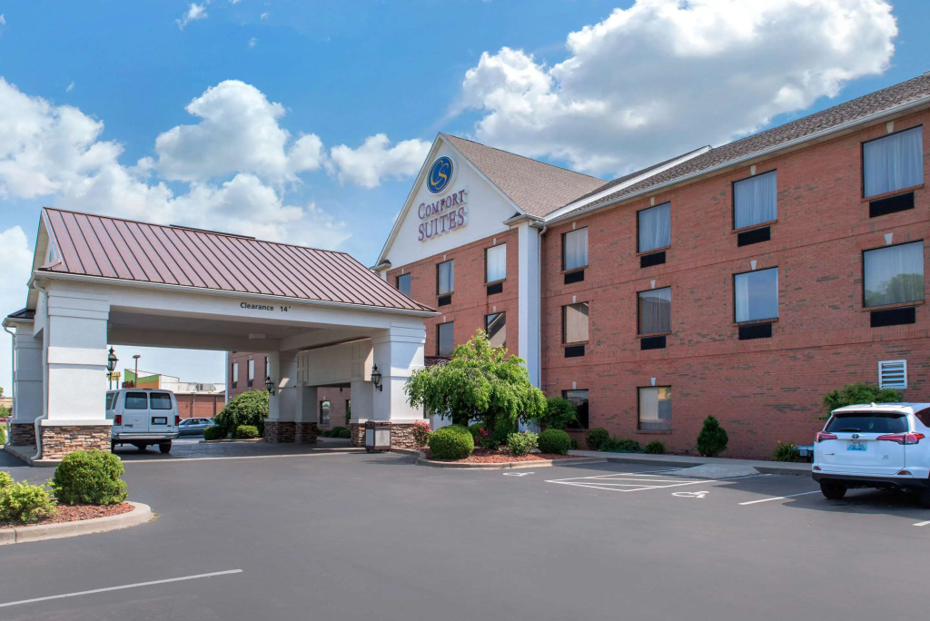 photo 1 of Comfort Suites Louisville Airport