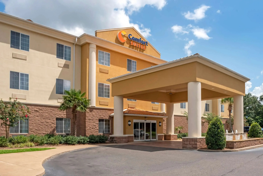 photo 1 of Comfort Suites Alexandria North