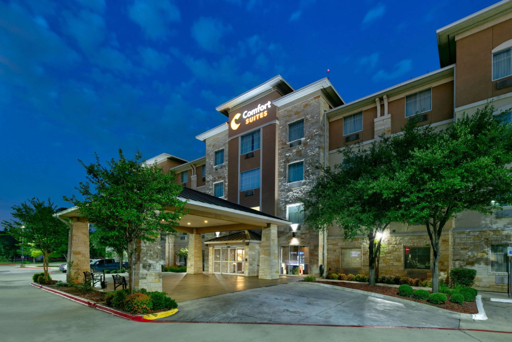 photo 1 of Comfort Suites Arlington - Entertainment District