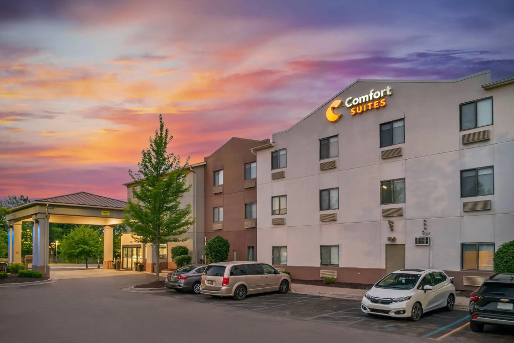 photo 1 of Comfort Suites Auburn Hills-Detroit