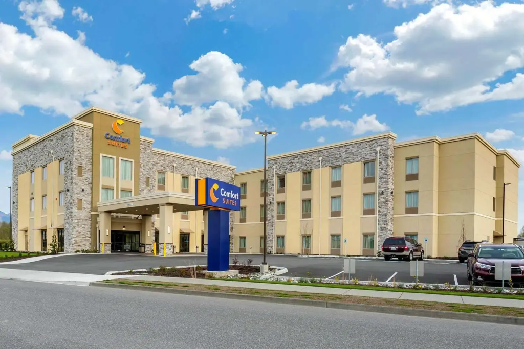 photo 1 of Comfort Suites Burlington Near I-5