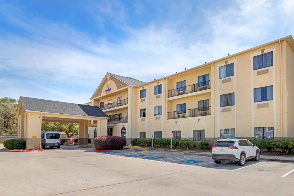 photo 1 of Comfort Suites Bush Intercontinental Airport