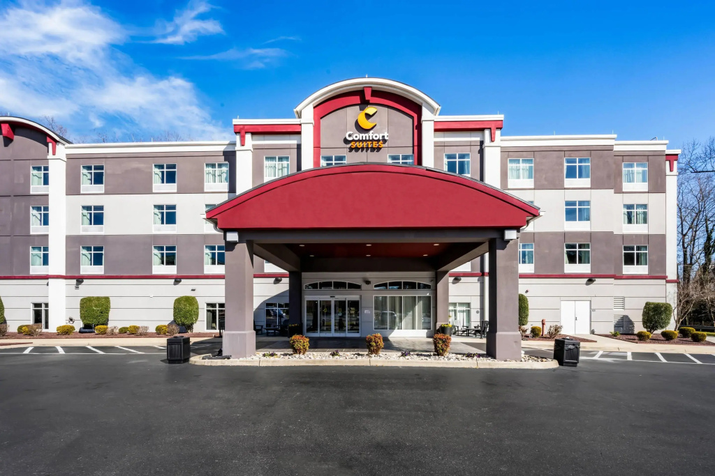 photo 1 of Comfort Suites Williamsburg Historic Area
