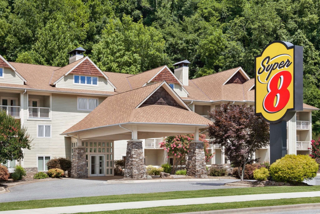 photo 1 of Super 8 by Wyndham Cherokee