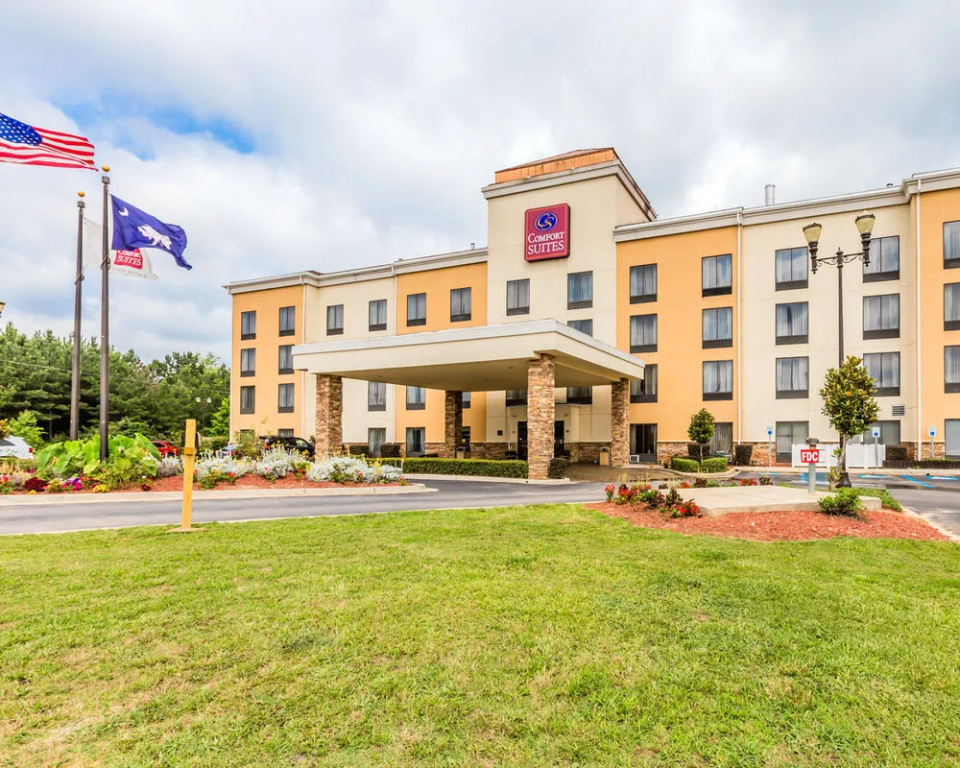 photo 1 of Comfort Suites Clinton