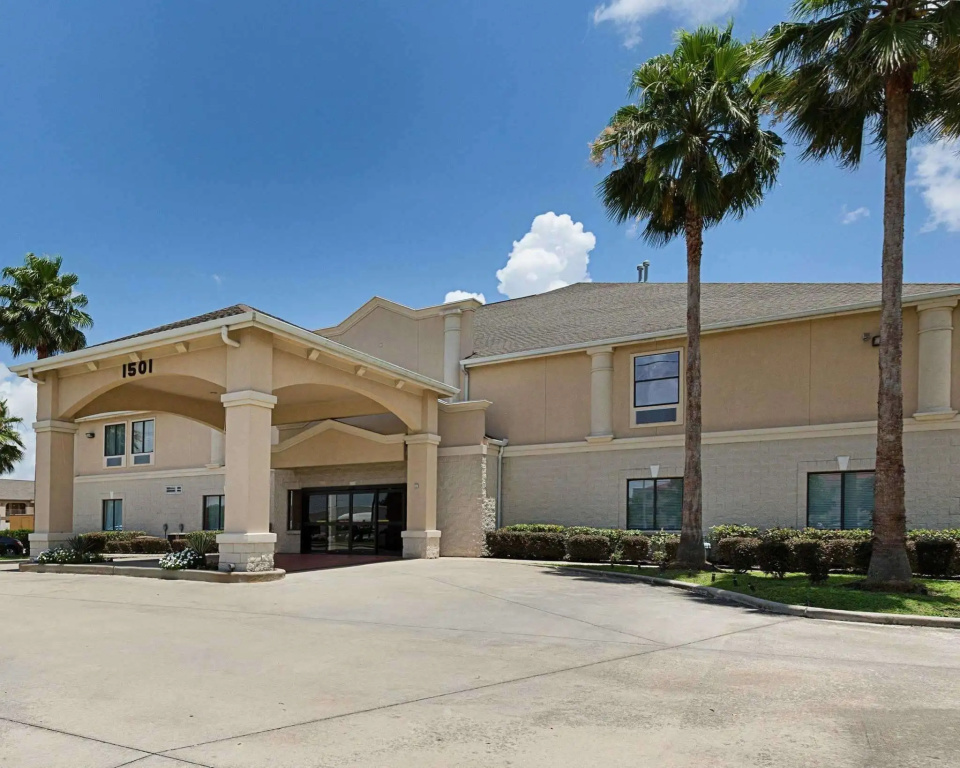 photo 1 of Comfort Suites Deer Park Pasadena