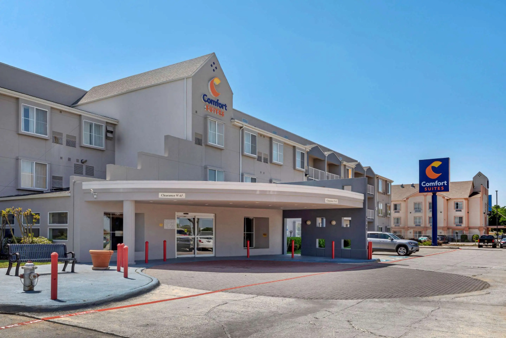 photo 1 of Comfort Suites DFW Airport