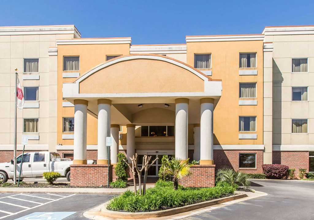 photo 1 of Comfort Suites Forsyth near I-75