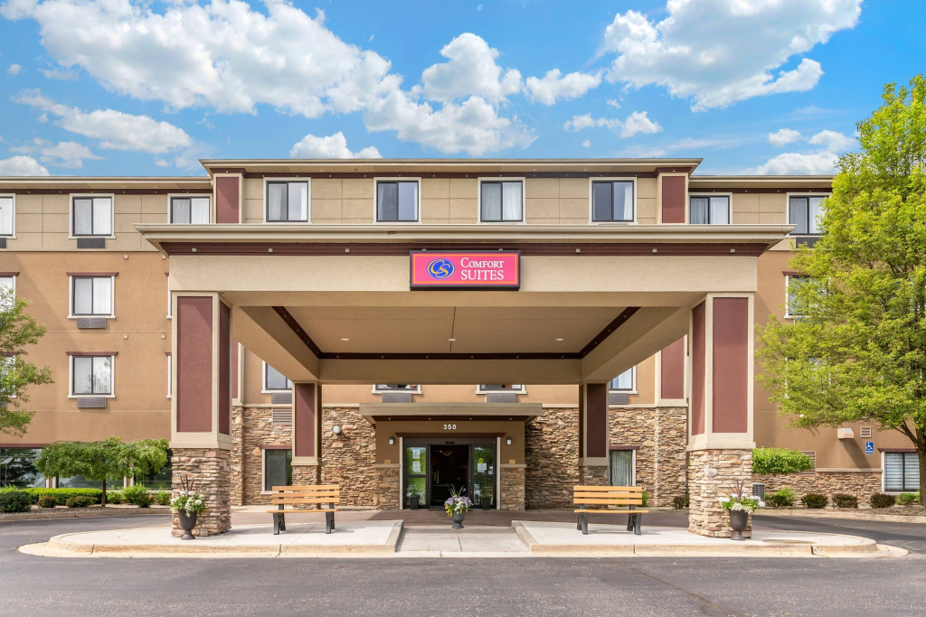 photo 1 of Comfort Suites Grand Rapids North