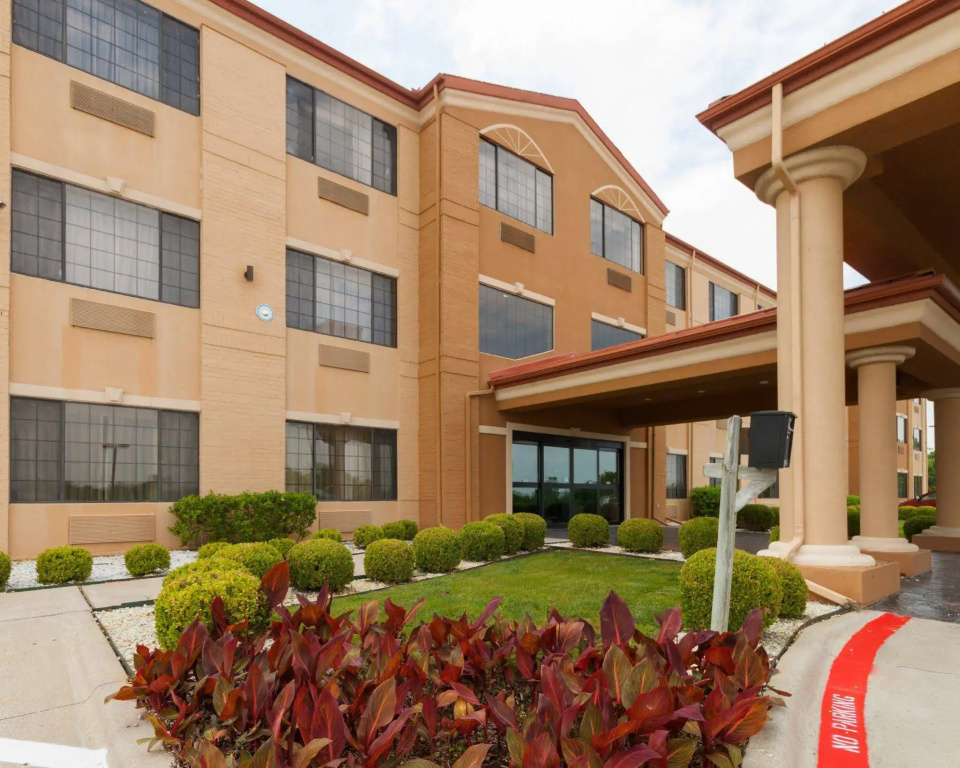 photo 1 of Comfort Suites Lake Ray Hubbard