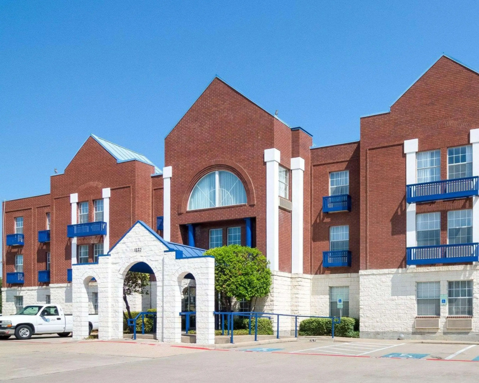 photo 1 of Quality Suites Irving-Las Colinas