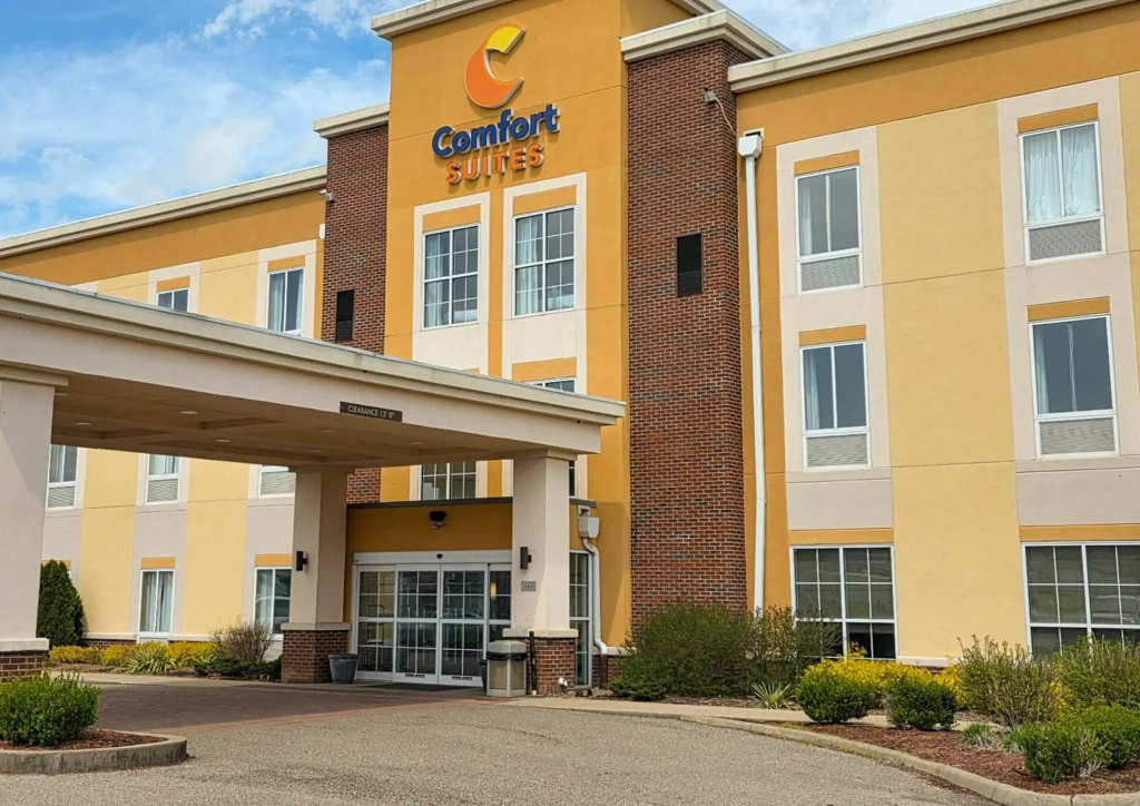 photo 1 of Comfort Suites Marietta - Parkersburg