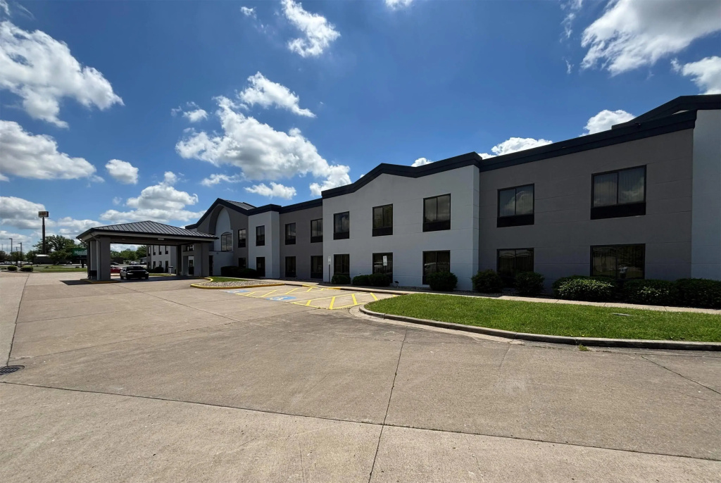 photo 1 of Baymont by Wyndham Marion