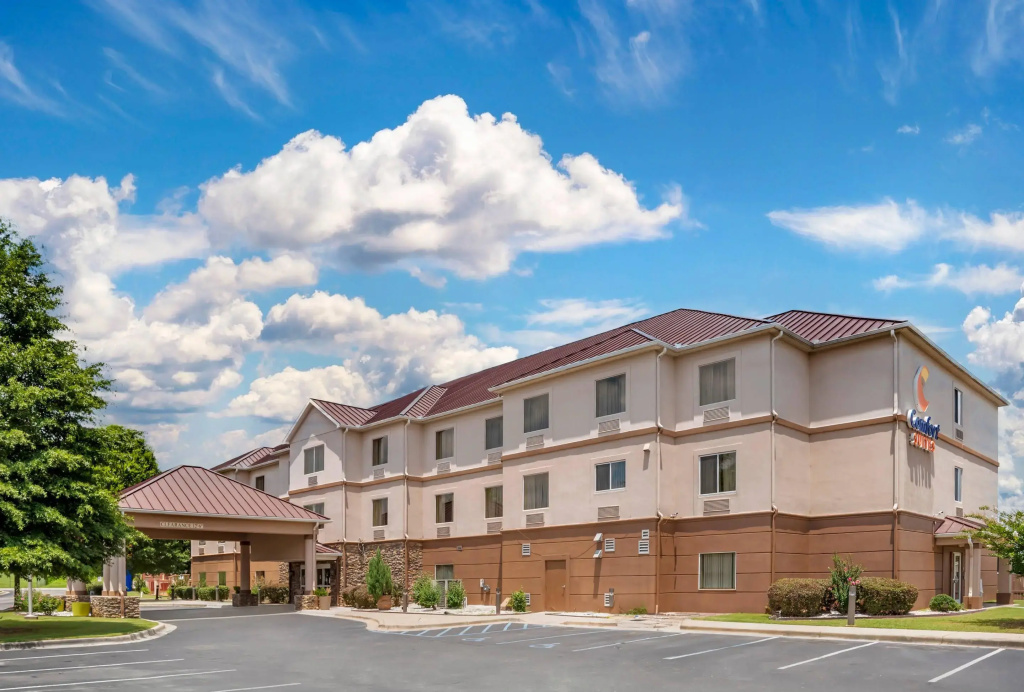 photo 1 of Comfort Suites Montgomery East Monticello Dr.