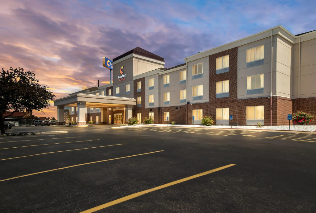 photo 1 of Comfort Suites Mount Vernon