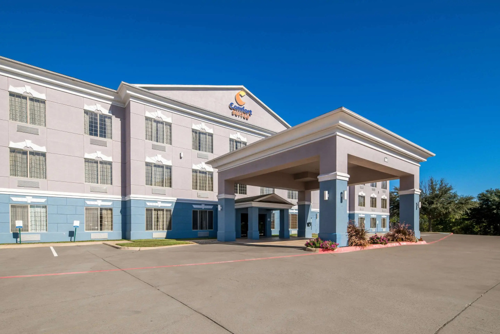 photo 1 of Comfort Suites Roanoke - Fort Worth North