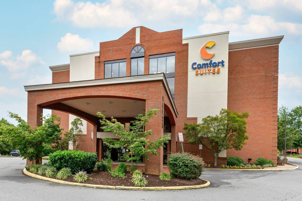 photo 1 of Comfort Suites Near Potomac Mills