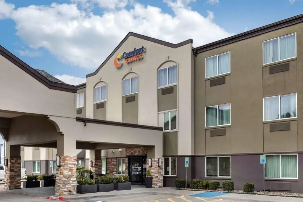 photo 1 of Comfort Suites The Colony - Plano West