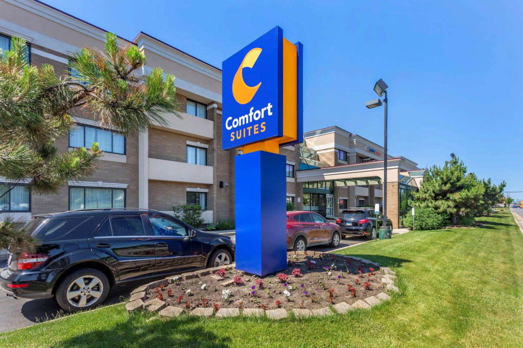 photo 1 of Comfort Suites Oakbrook Terrace near Oakbrook Center