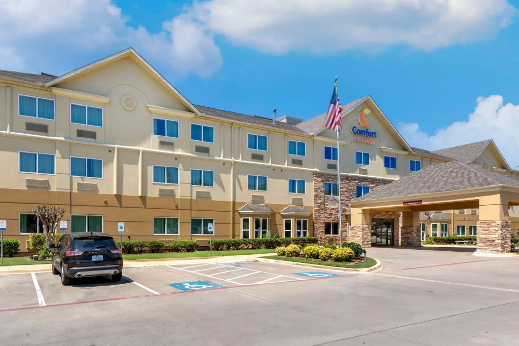photo 1 of Comfort Suites North Dallas