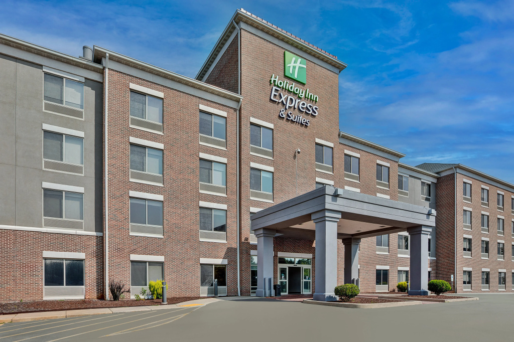 photo 1 of Holiday Inn Express & Suites Milwaukee Nw Park Place by IHG