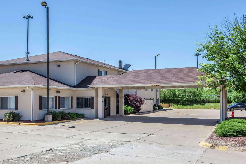 photo 1 of Comfort Suites Peoria I-74