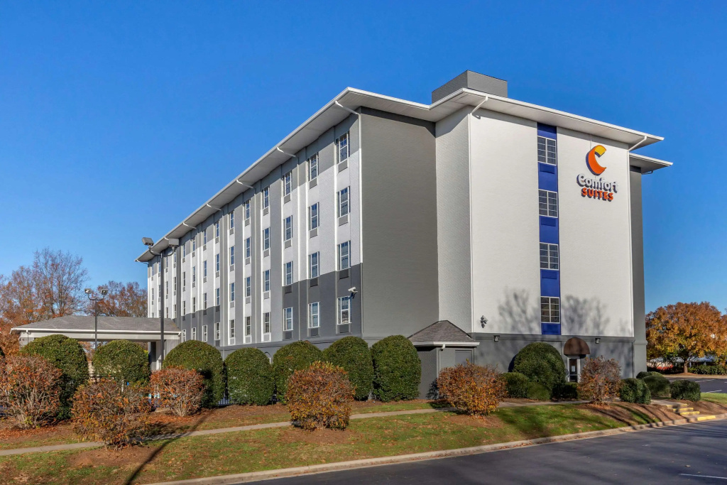 photo 1 of Comfort Suites Pineville - Ballantyne Area