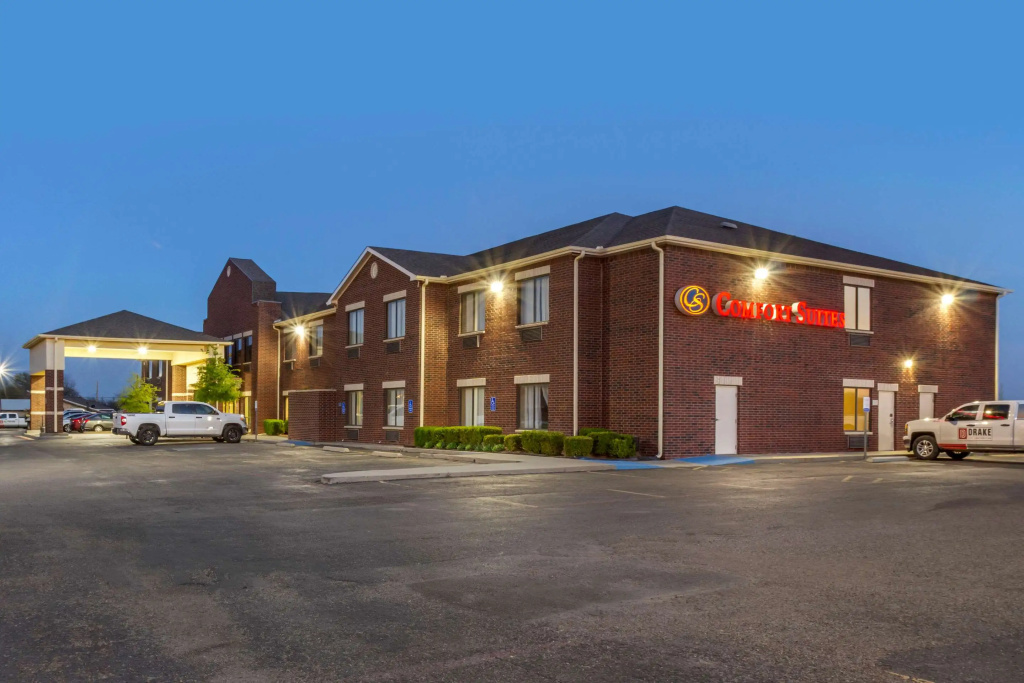 photo 1 of Comfort Suites Plainview
