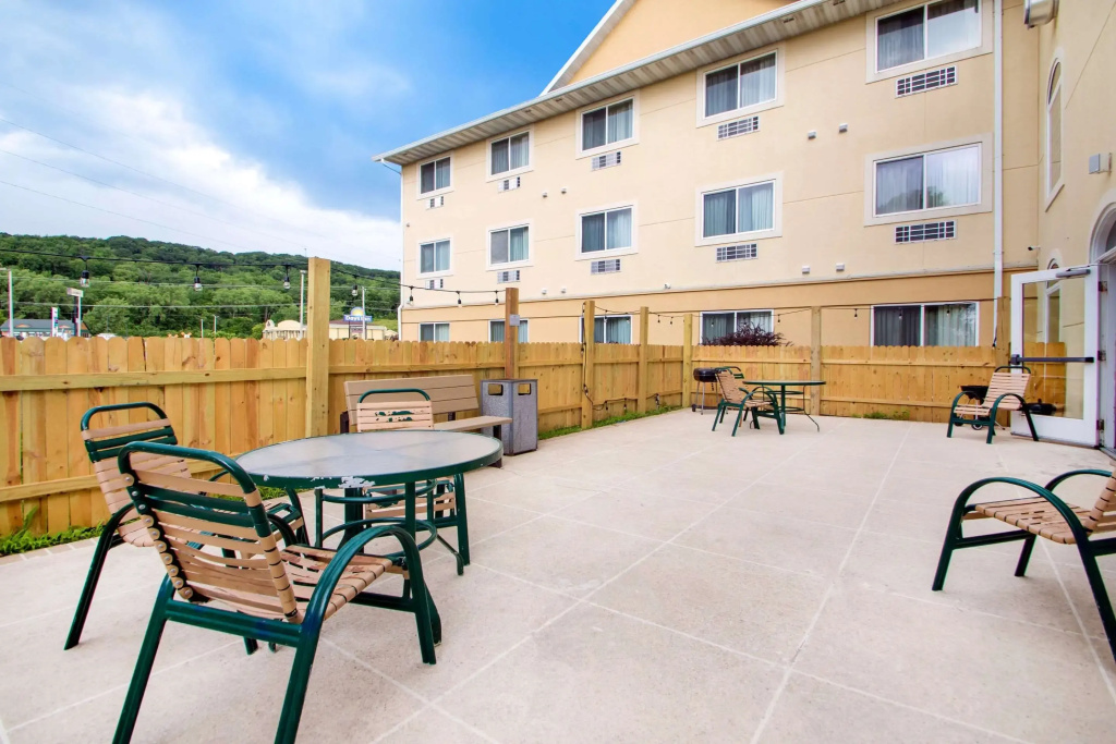photo 1 of Comfort Suites Wisconsin Dells Area