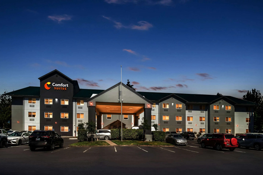 photo 1 of Comfort Suites Portland Airport