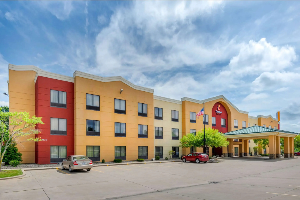 photo 1 of Comfort Suites near Route 66
