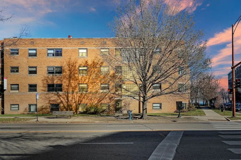 photo 1 of Comfy 2BR Rogers Park Apt in Sheridan