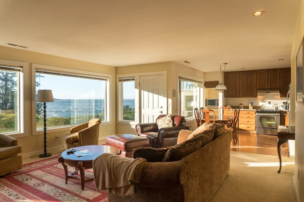 photo 1 of Commodore Condominium 1 2 Bedrooms 2 Bathrooms Condo