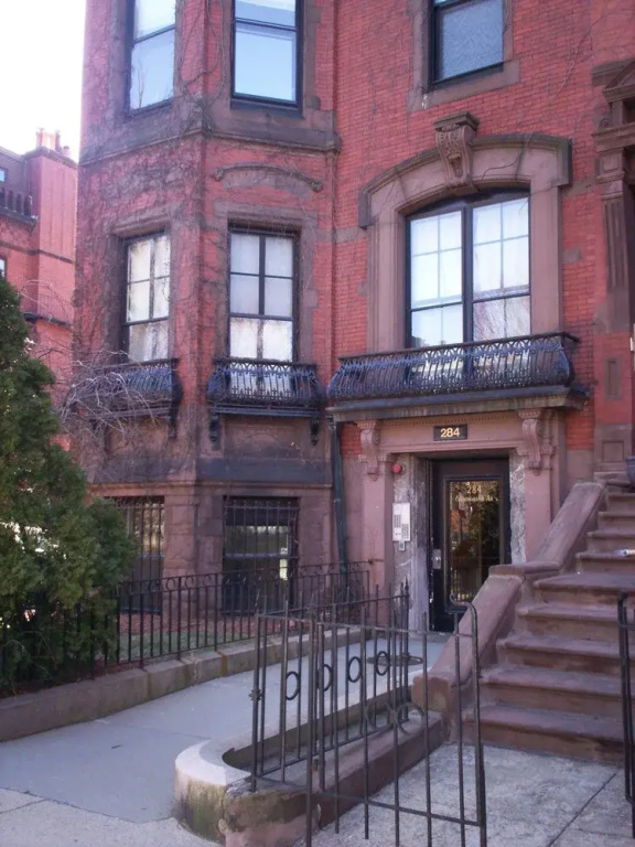 photo 1 of Commonwealth Court Guest House