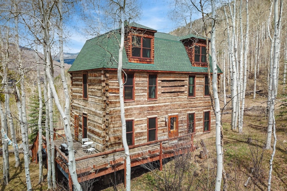 photo 1 of Condor by Avantstay Gorgeous Mountain Home w/ Hot Tub & Sauna