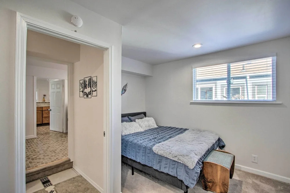 photo 1 of Convenient Burien Getaway: 12 Mi to Dtwn Sea!