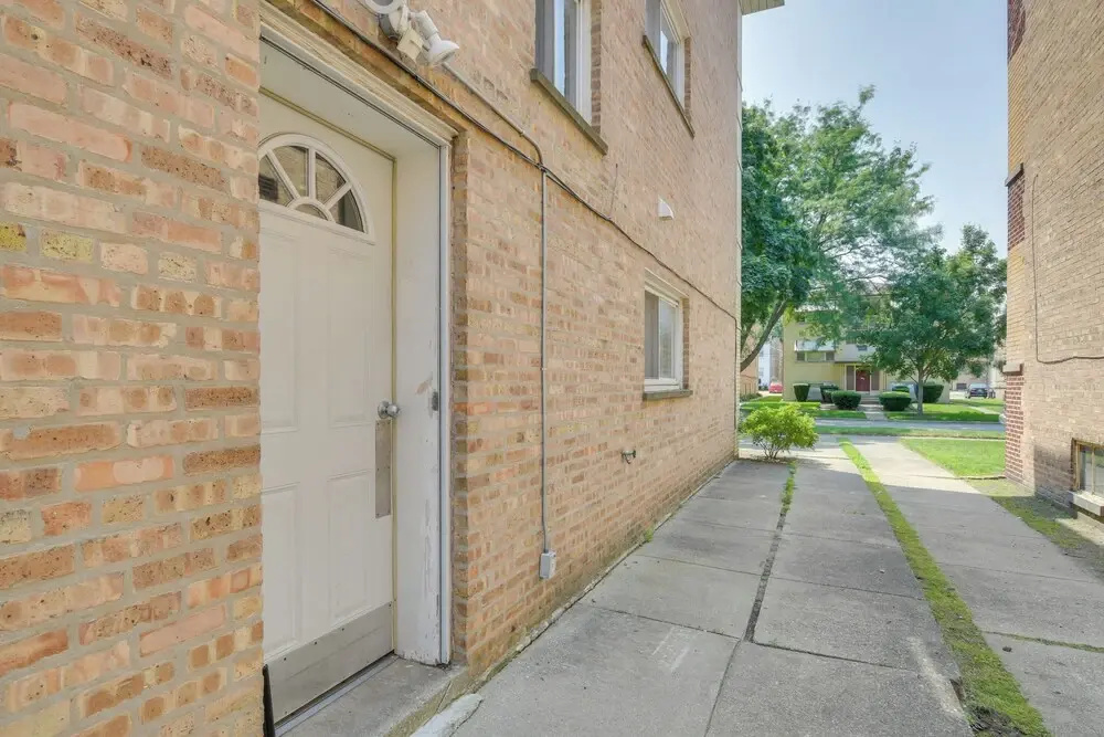 photo 1 of Walk to Train: Convenient Skokie Condo!