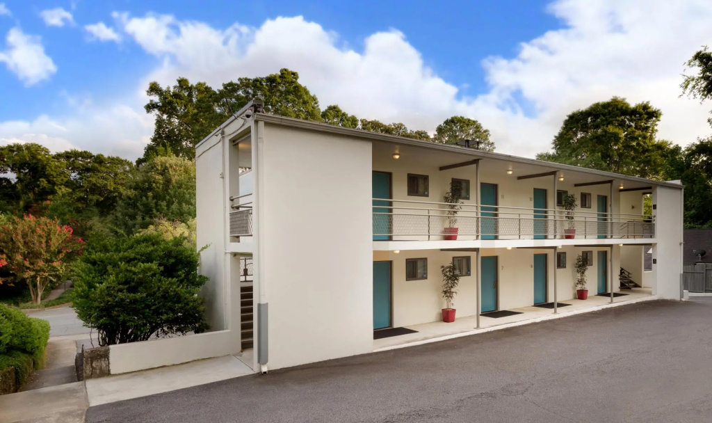 photo 1 of Cool Classic Studio Apartment (E) - Includes Weekly Cleanings w/ Linen Change