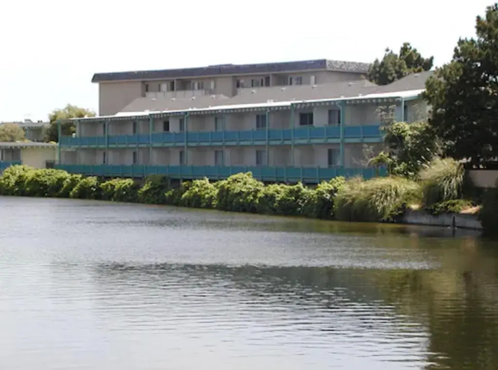 photo 1 of Coral Reef Inn & Suites