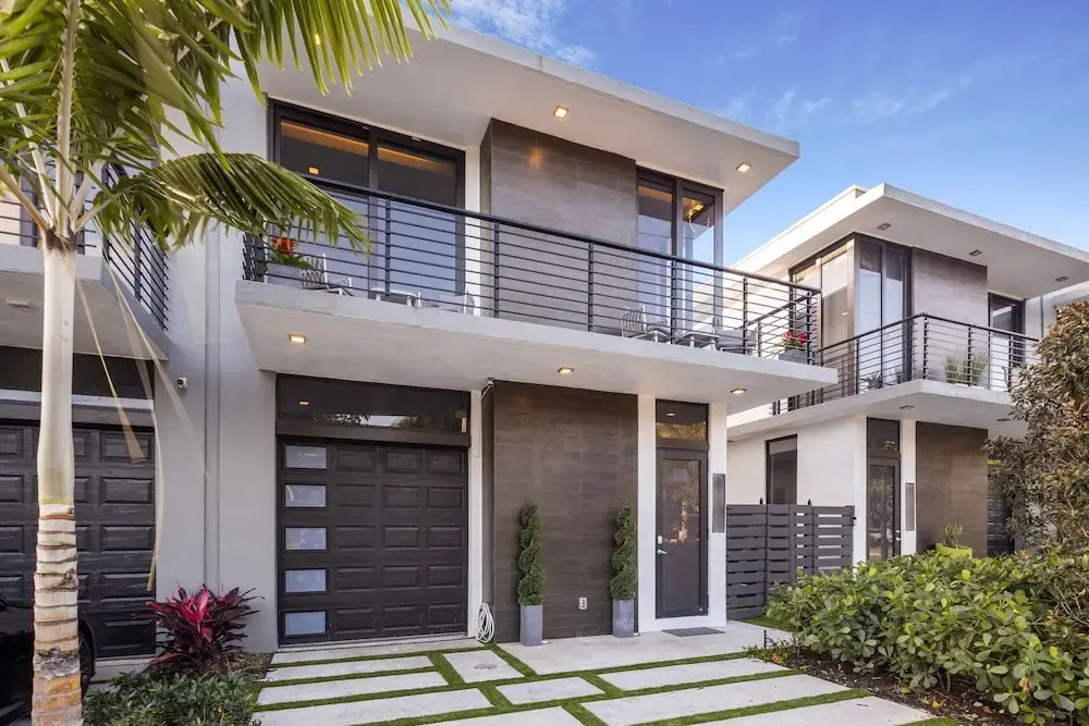 photo 1 of Coral Ridge Playtime - Gorgeous Private Pool Home Close To Everything! 3 Bedroom Townhouse by Redawning
