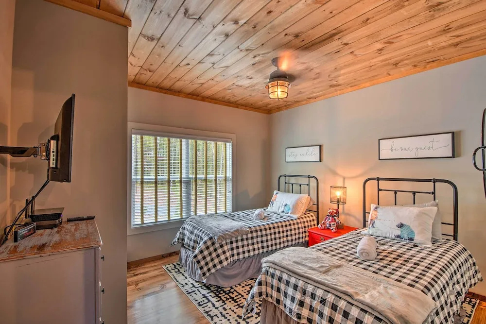 photo 1 of 'cork & Creek Cottage' w/ Mtn & Pasture Views!