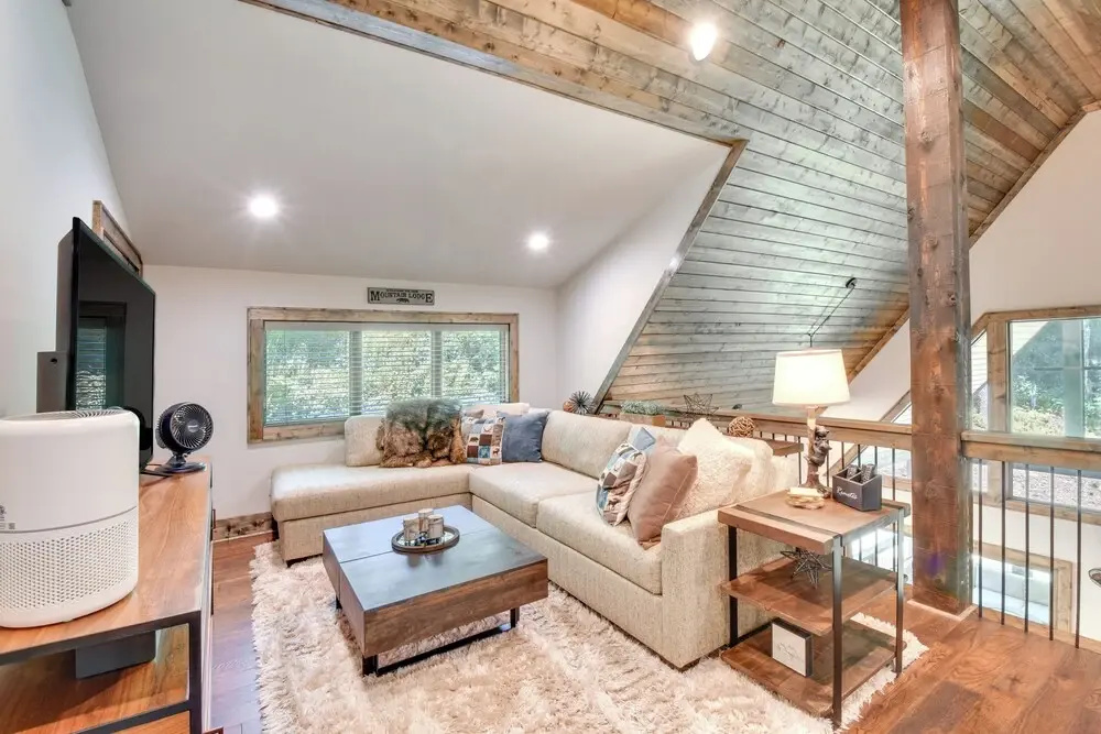 photo 1 of Screened Porch + Yard: Mountain Home By Hiking!