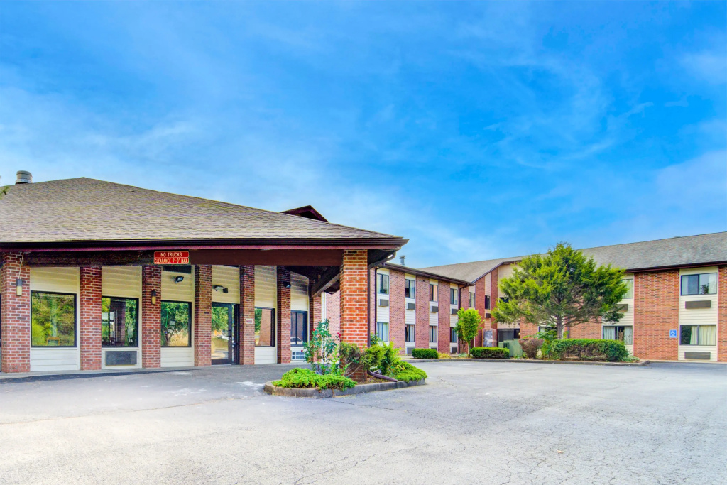 photo 1 of Capital O Amerihost Inn and Suites Fulton Hwy 54 MO