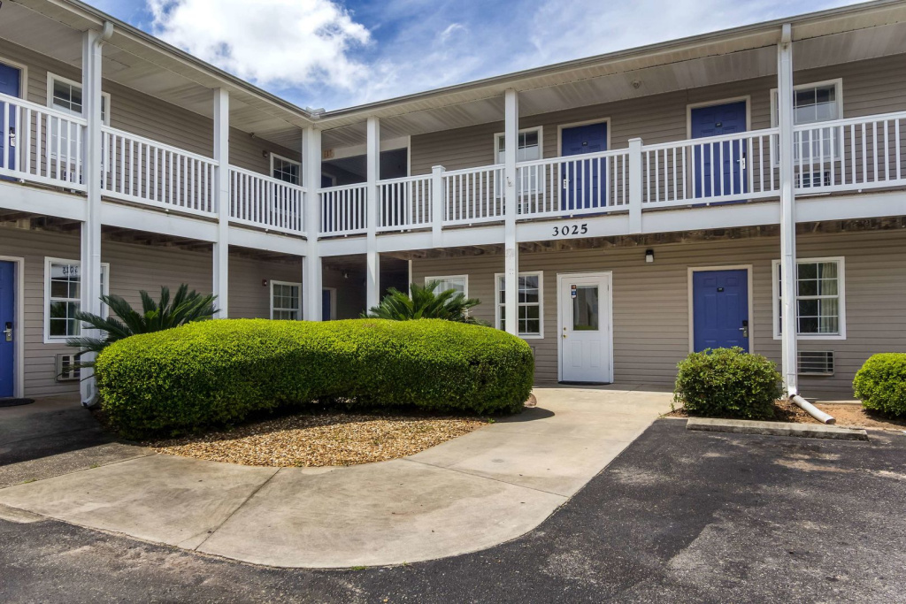 photo 1 of Motel 6 Gulf Shores, AL