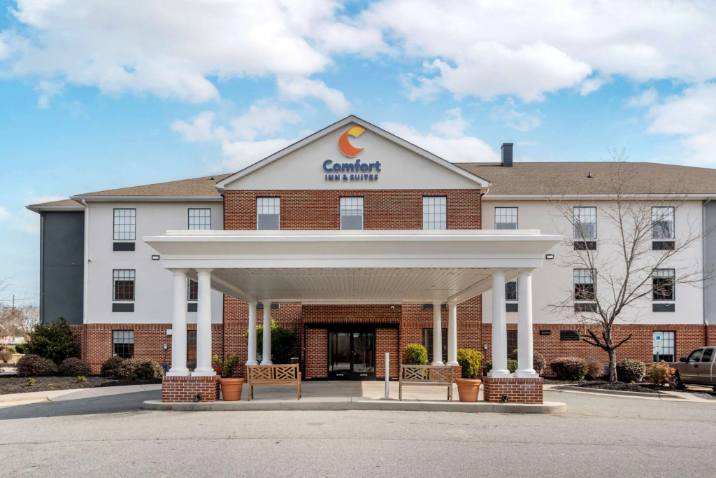 photo 1 of Comfort Inn & Suites