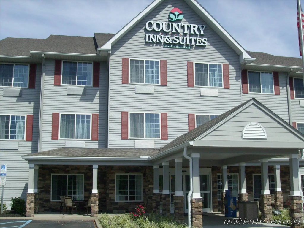 photo 1 of Country Inn & Suites by Radisson, Charleston South, WV