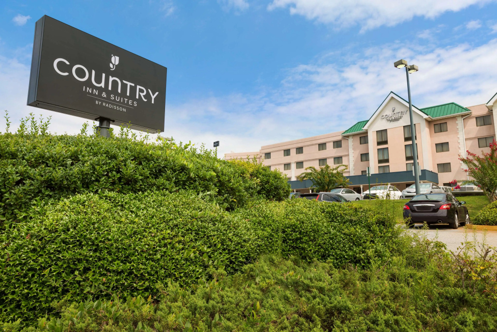 photo 1 of Country Inn & Suites by Radisson, Atlanta Airport South, GA